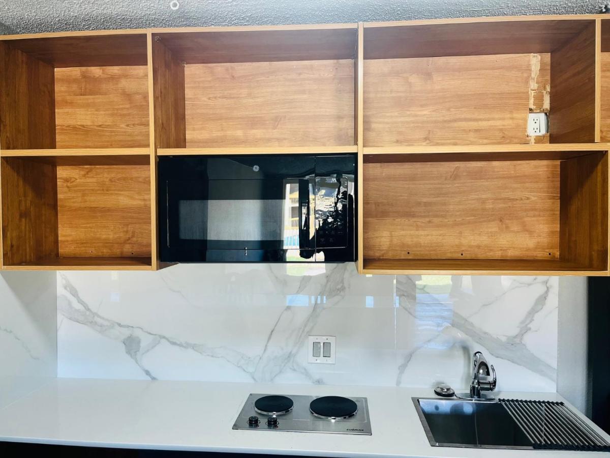 North Villa Extended Stay Westfield Εξωτερικό φωτογραφία
