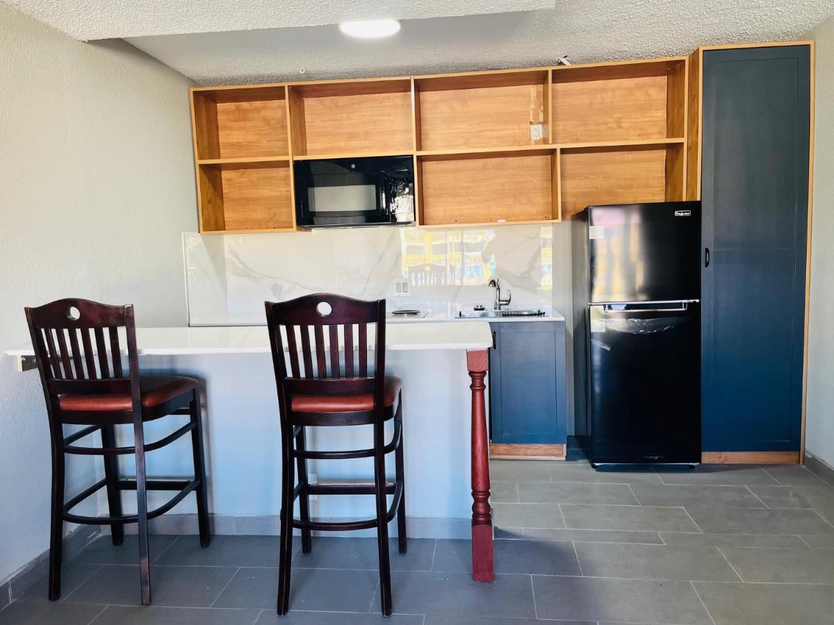 North Villa Extended Stay Westfield Εξωτερικό φωτογραφία